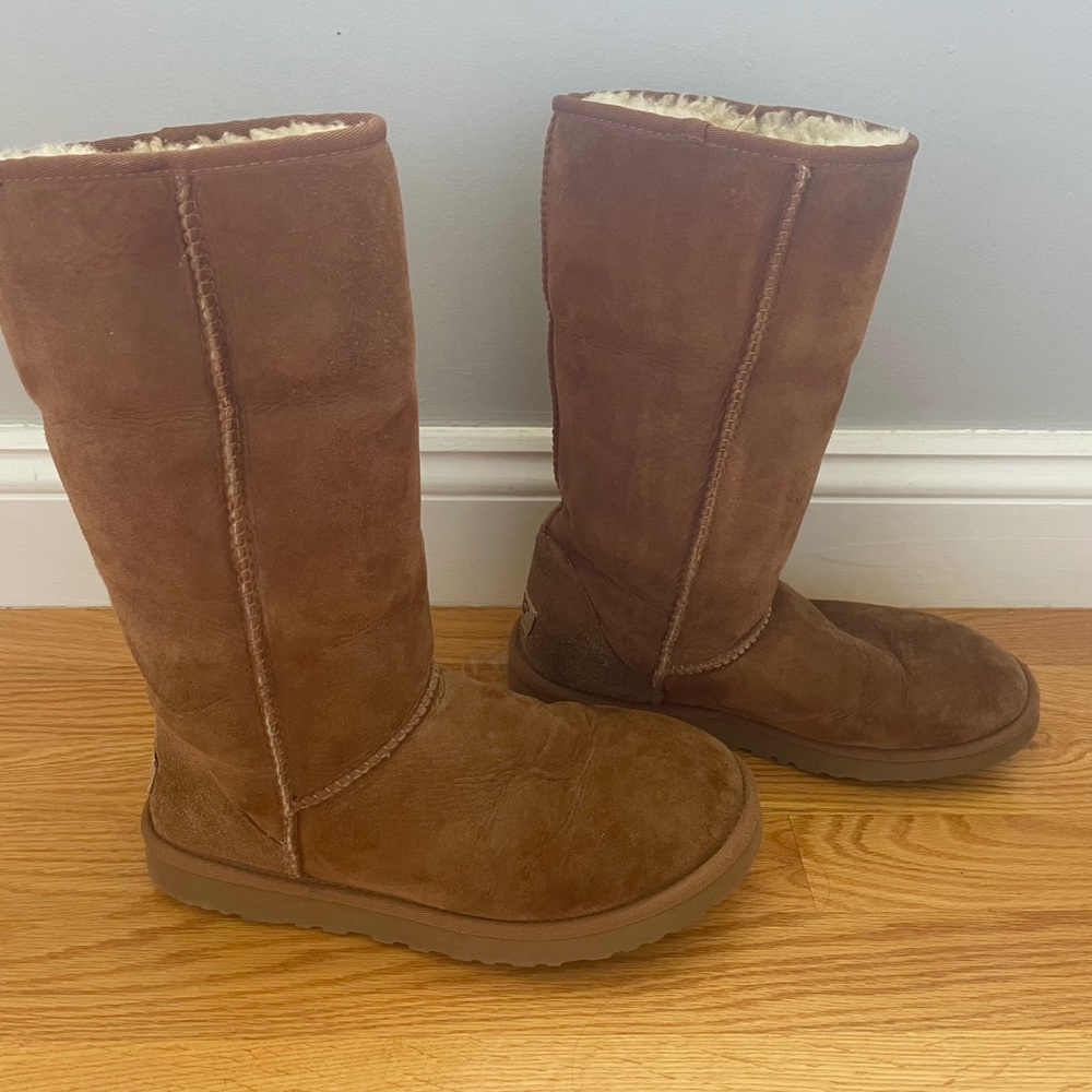 UGG Boots - Picture 2 of 6